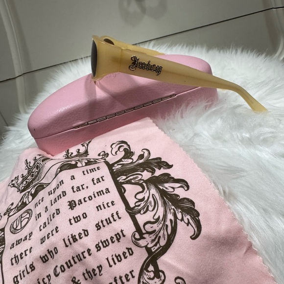 SUPER RARE VINTAGE Juicy Couture Beige Sunglasses with Pink Case - Picture 13 of 14